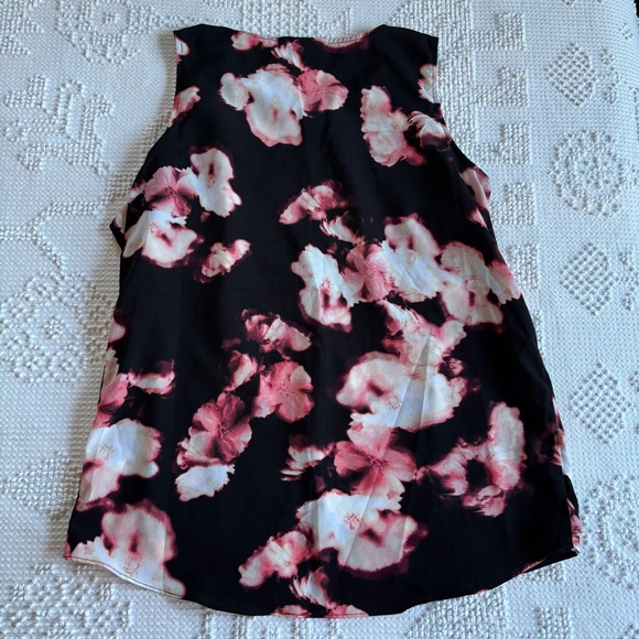 Apt. 9 women’s size medium black and pink sleeveless round neckline blouse top - Picture 8 of 8